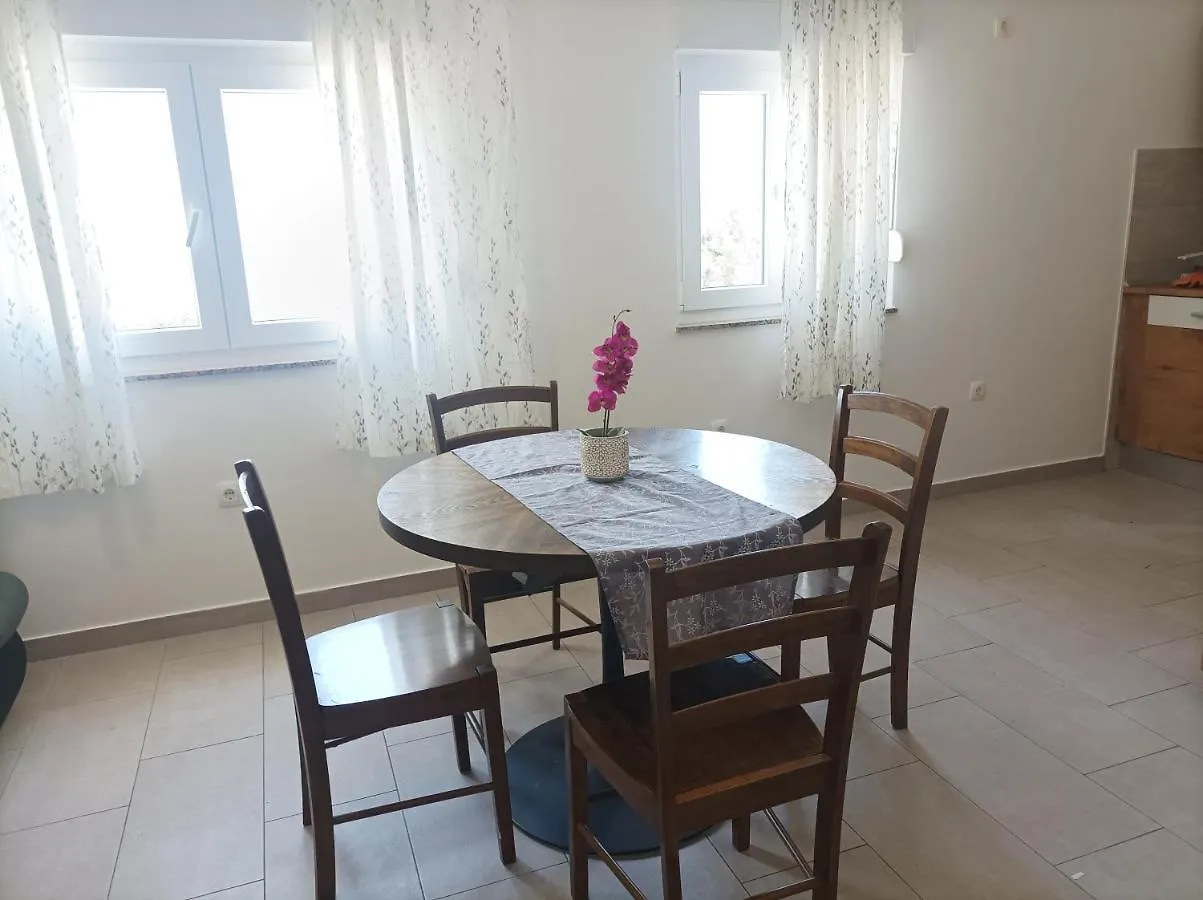 Lucija 2 Apartment Rovanjska